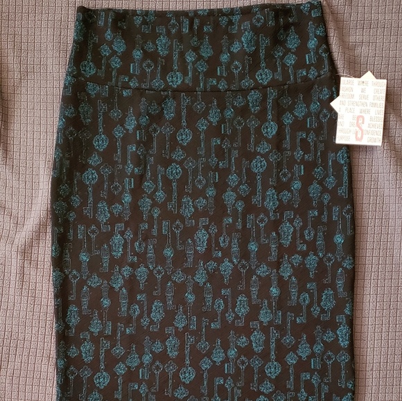 NWT Lularoe Cassie - Picture 1 of 2